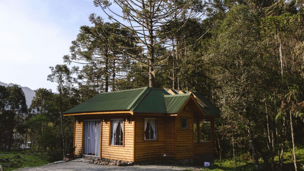 Booking Your Stay: Rates, Seasons, and Tips