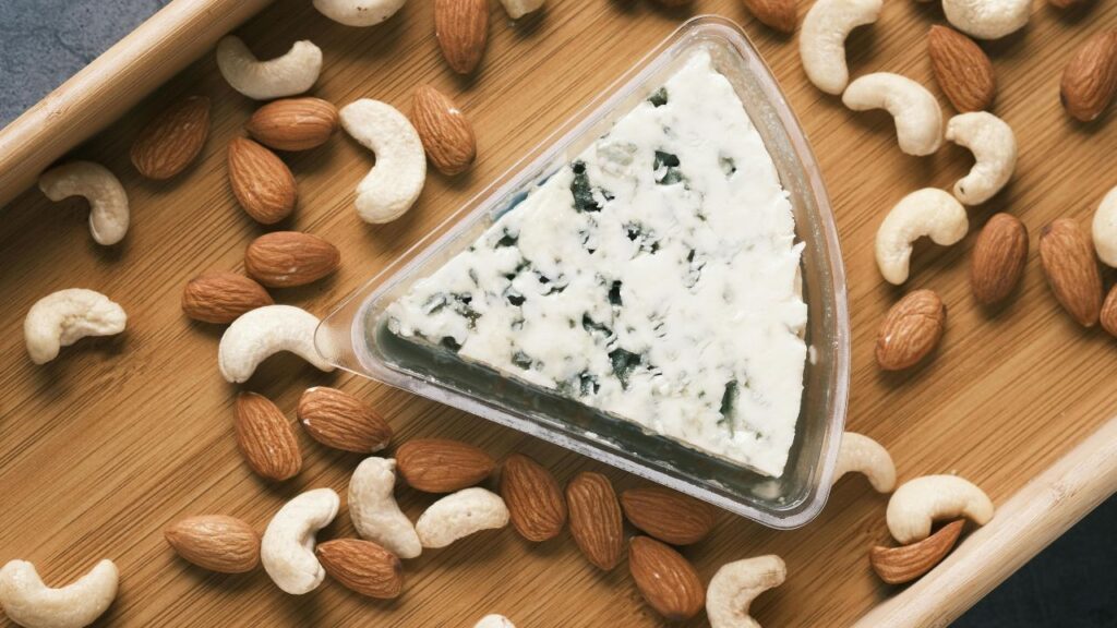 Why Honey Nuts Outshine Regular and Candied Nuts