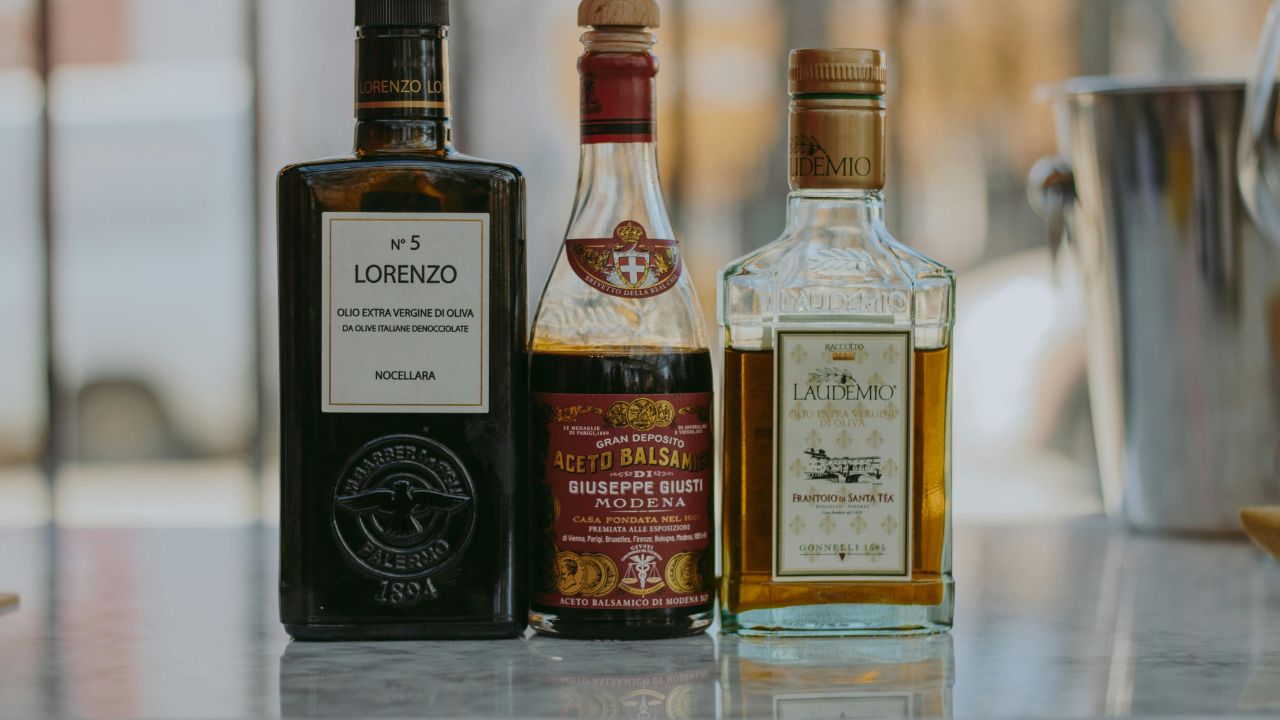 Bars & Oil: The Secret Duo Powering Your Favorite Snacks
